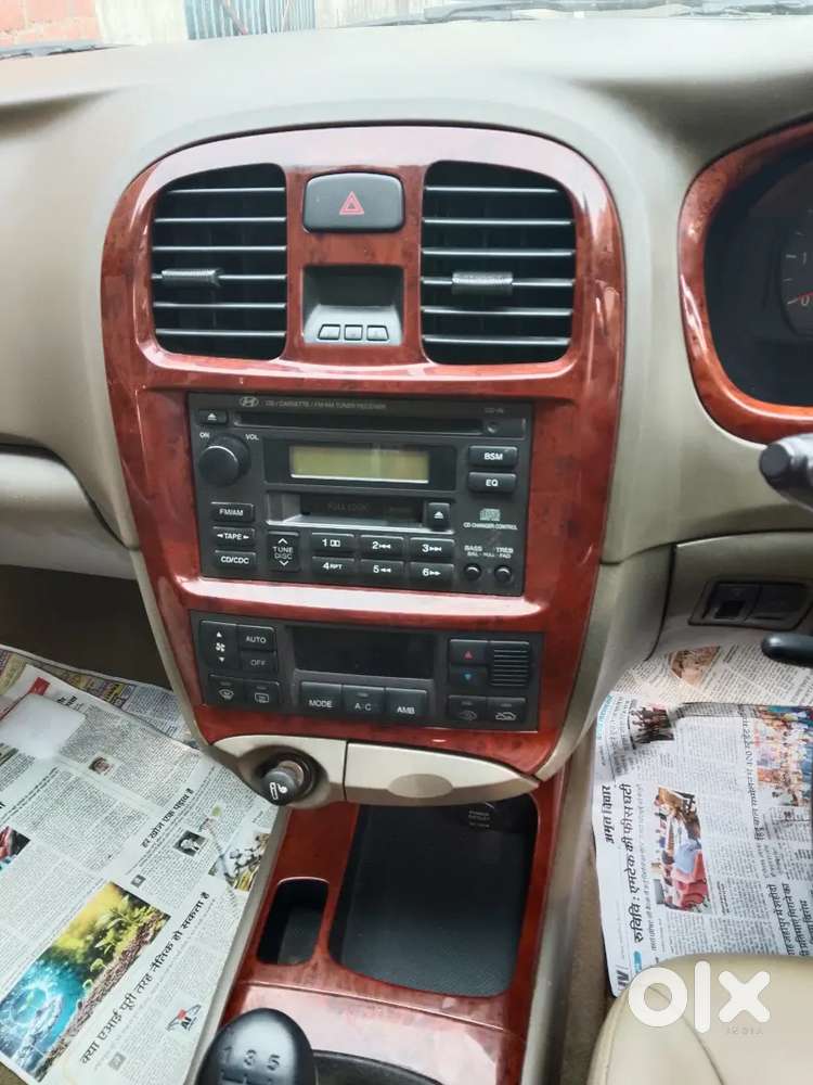 लक्जरी कार लोग  रुक रुक के मुड़ मुड़ 
के न देखे तो पैसे वापिस