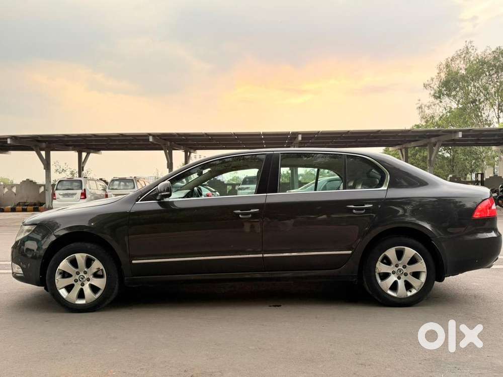 Skoda Superb 2012 Petrol 65000 Km Driven