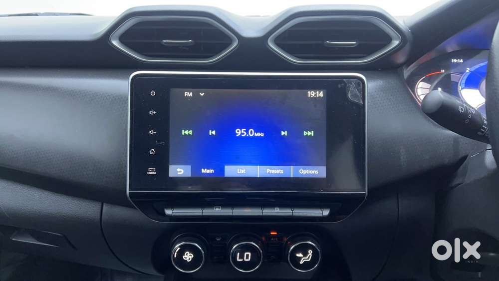 Nissan Magnite 1.0 Xv Premium, 2021, Petrol