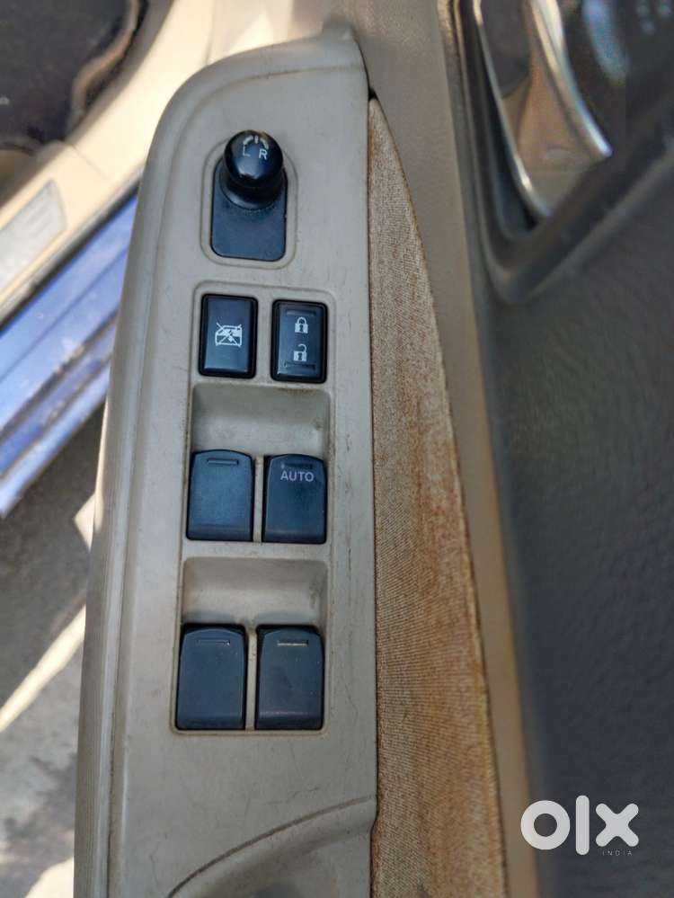 Maruti Suzuki Swift Dzire Vxi(o) Amt, 2017, Petrol