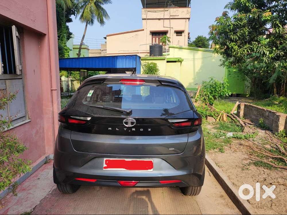 Tata Altroz Petrol With Sunroof In Good Condition