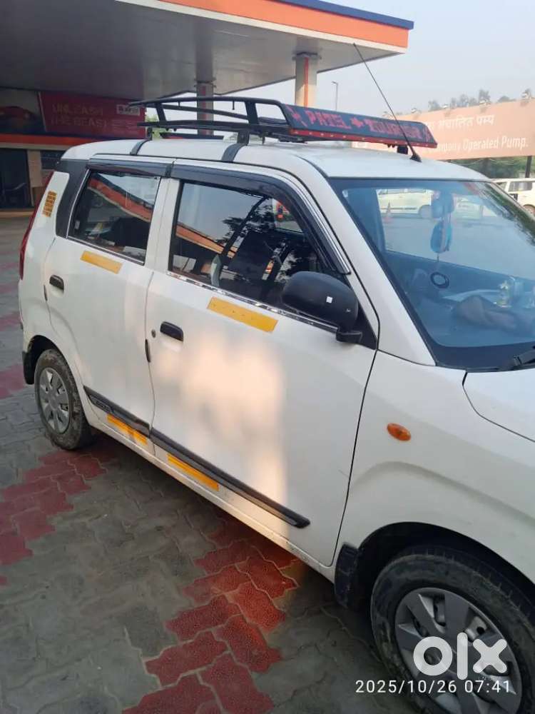 Gadi Taxi He Tex Laif Time Bra Huwa He Baki Dakument Ok He Sare