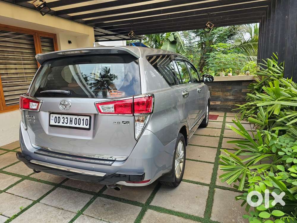 Toyota Innova Crysta 2.8z At Top Variant
