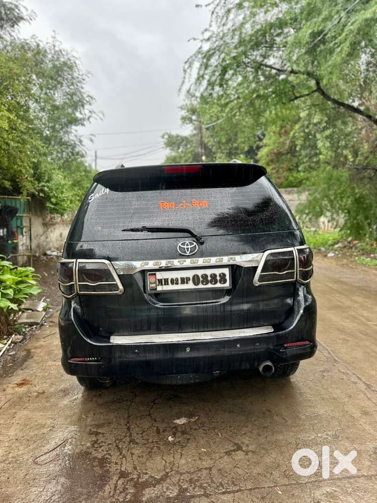 Black Toyota Fortuner 4x4