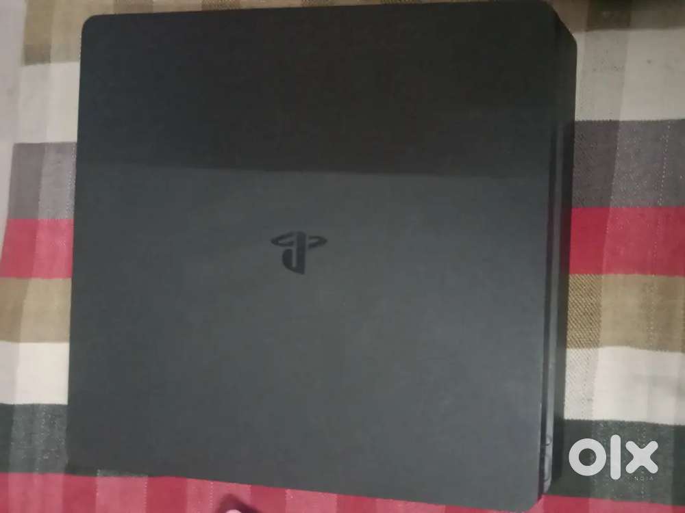 Ps4 slim 500gb with 8 games cd