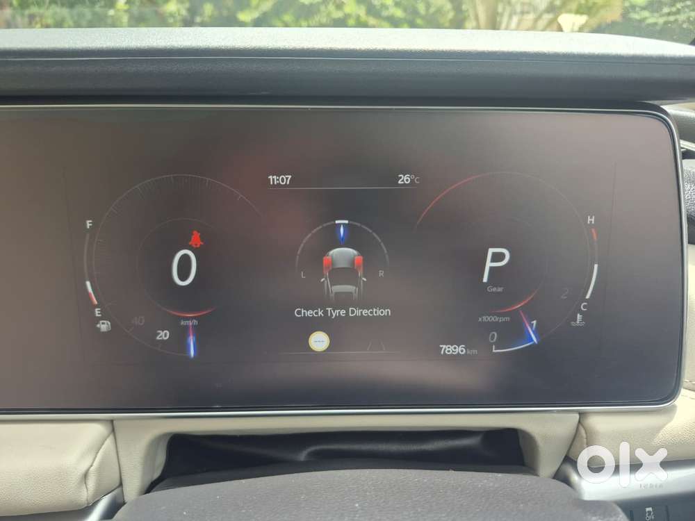 Mahindra Xuv700 2.0 Ax 7 Petrol At Str, 2024, Petrol