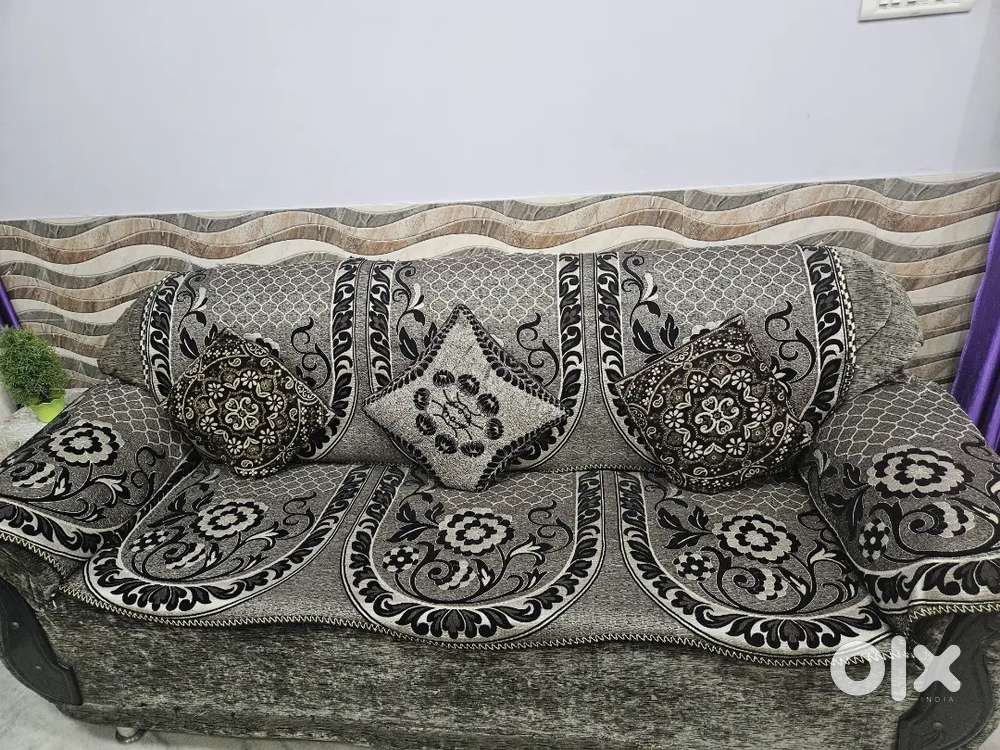 3+2+2 seater used sofa with cover and cushions