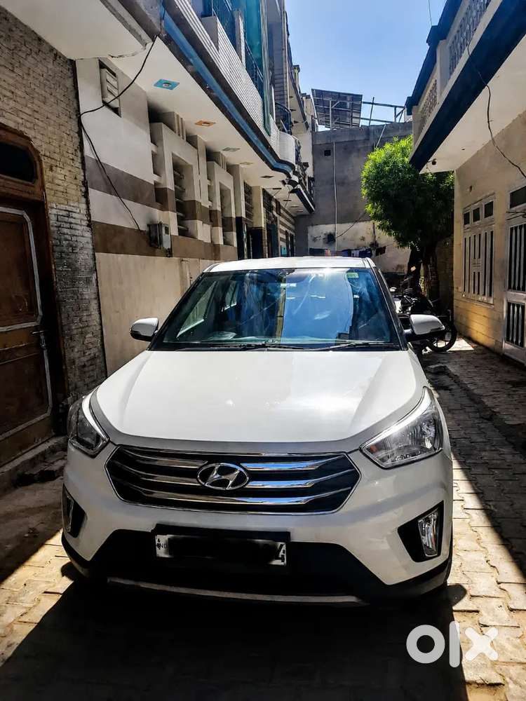 Alloy Wheel, Touch Screen, Speakers, Seat Covers, Parking Camera.