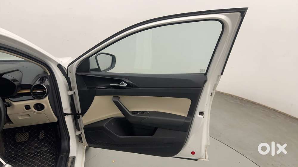 Skoda Slavia Style 1.0l Tsi At, 2023, Petrol