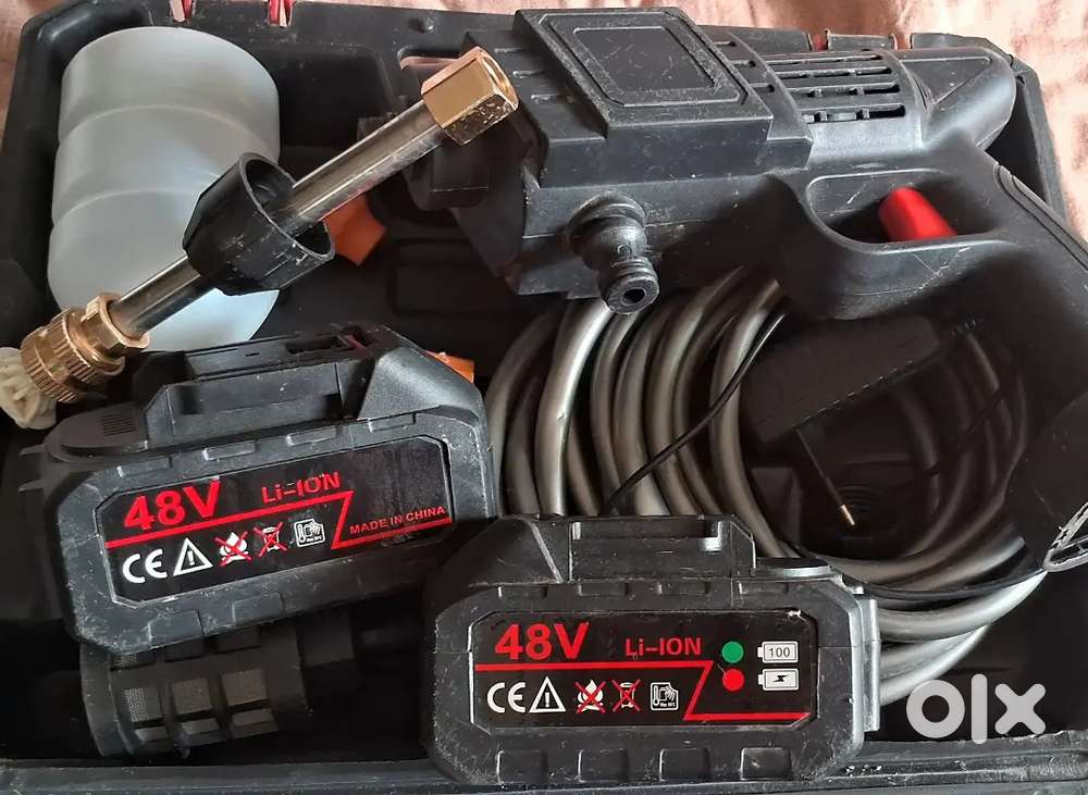Car washing gun with double battery