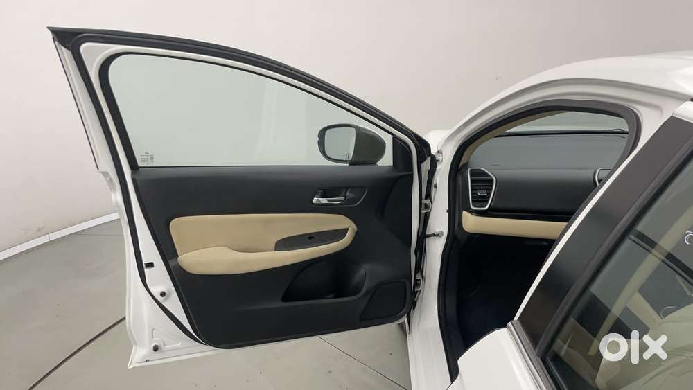 Honda City 1.5 V Mt, 2023, Petrol