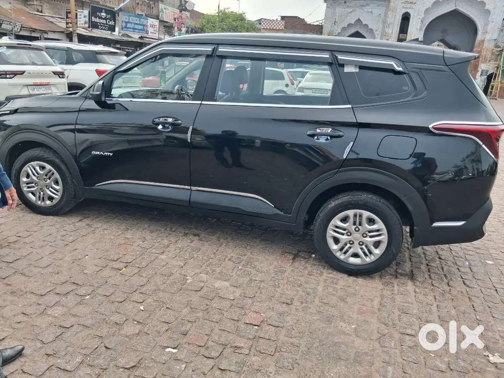 Kia Carens G1.5 2025 Km Driven