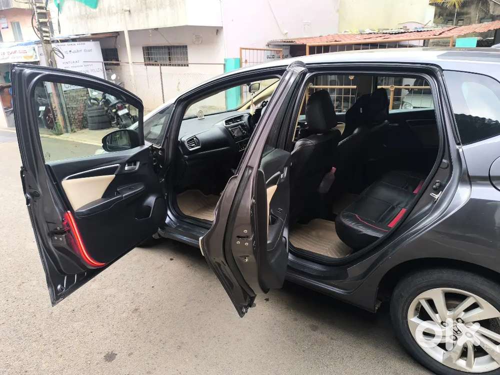 Honda Jazz 2017 Petrol And Cng Well Maintained
