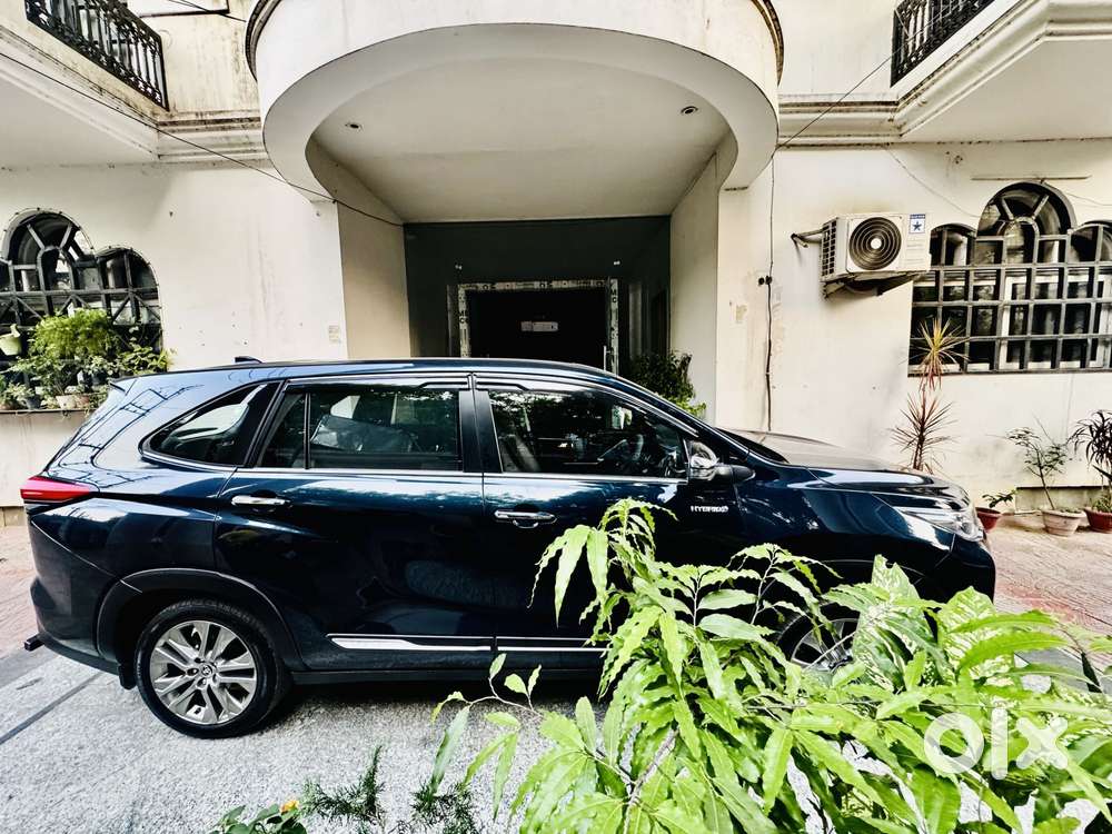 Toyota Innova Hycross 2.0 Zx Hybrid 7 Str, 2024, Petrol