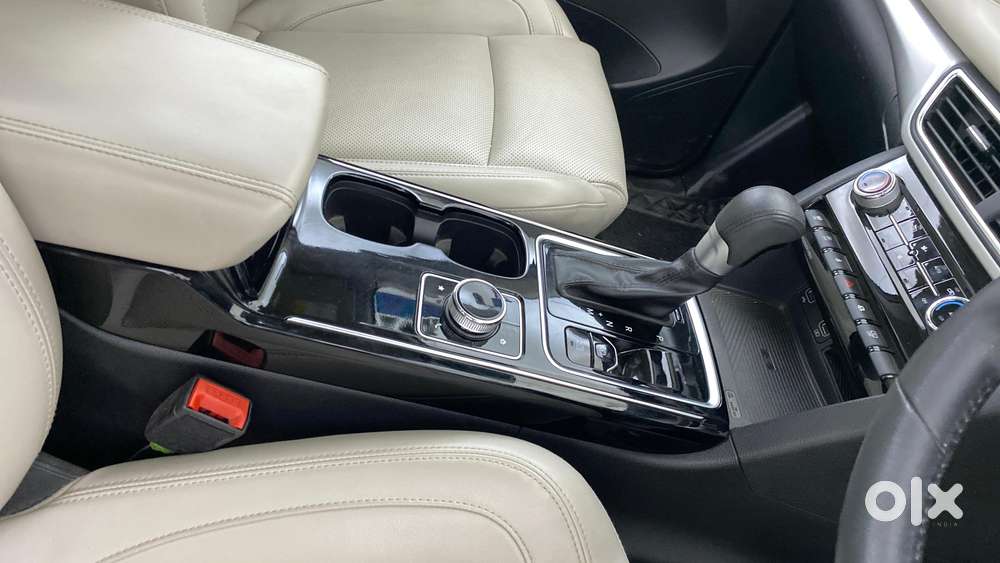 Mahindra Xuv700 2.0 Ax 7 Petrol At Luxury Pack Str, 2023, Petrol