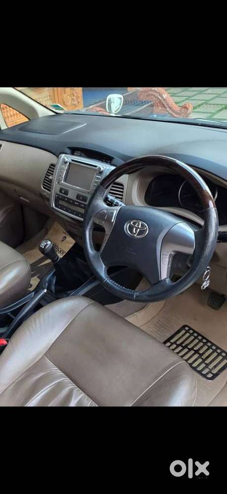 Toyota Innova 2.5 Zx 7 Str Bs-iv, 2015, Diesel