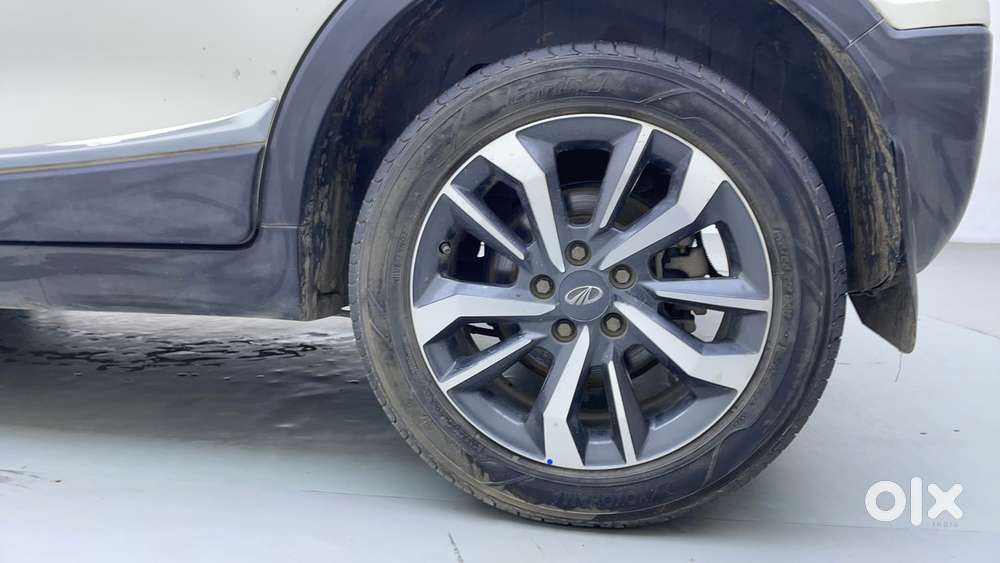 Mahindra Xuv300 1.2 W8 (o) Amt Petrol, 2021, Petrol