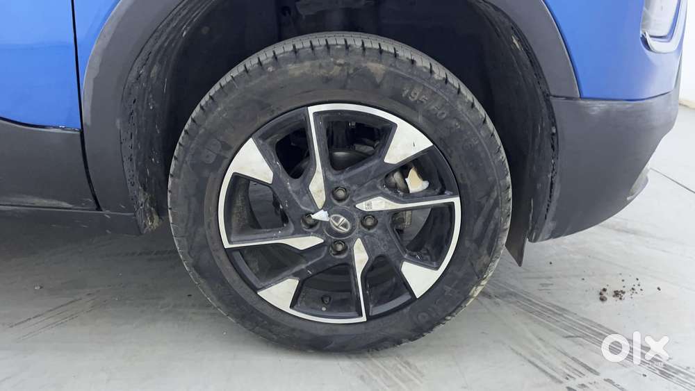 Tata Punch 1.2 Revotron Creative Amt Dual Tone, 2022, Petrol