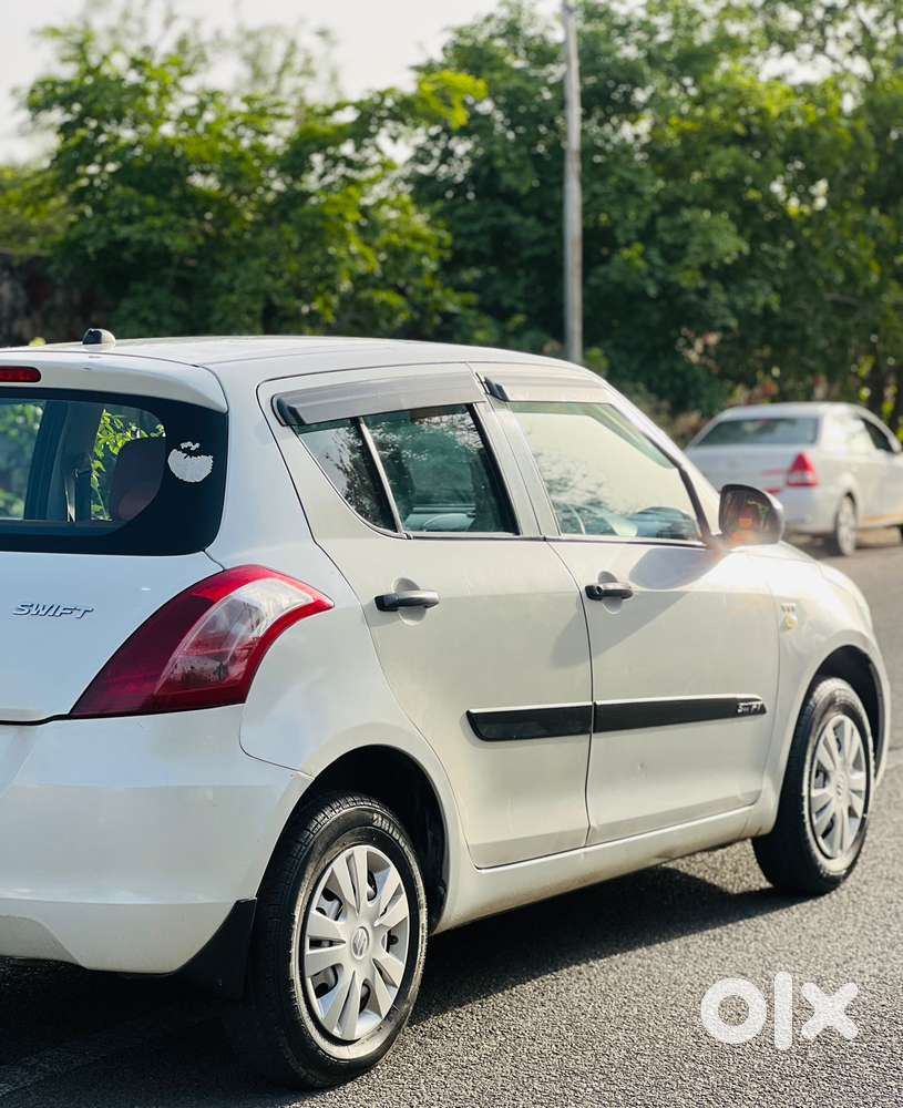 Maruti Suzuki Swift Lxi Optional-o, 2017, Petrol