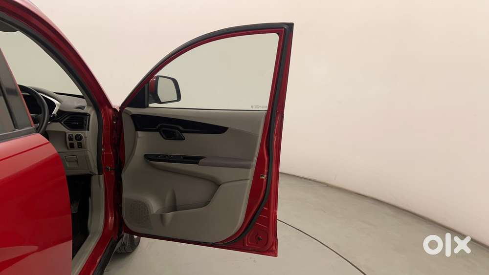 Mahindra Kuv 100 Mfalcon G80 K8, 2017, Petrol
