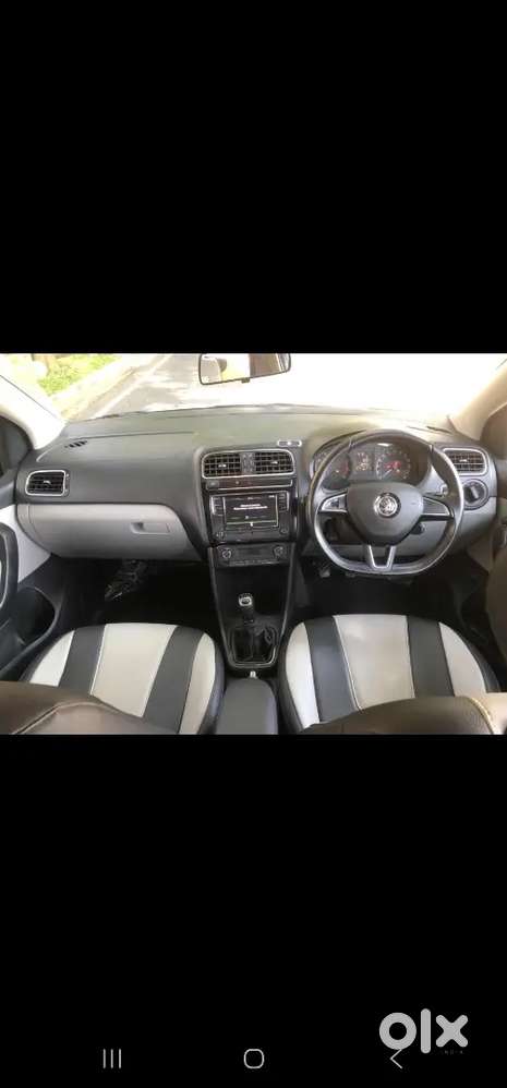 Skoda Rapid Onyx Blue