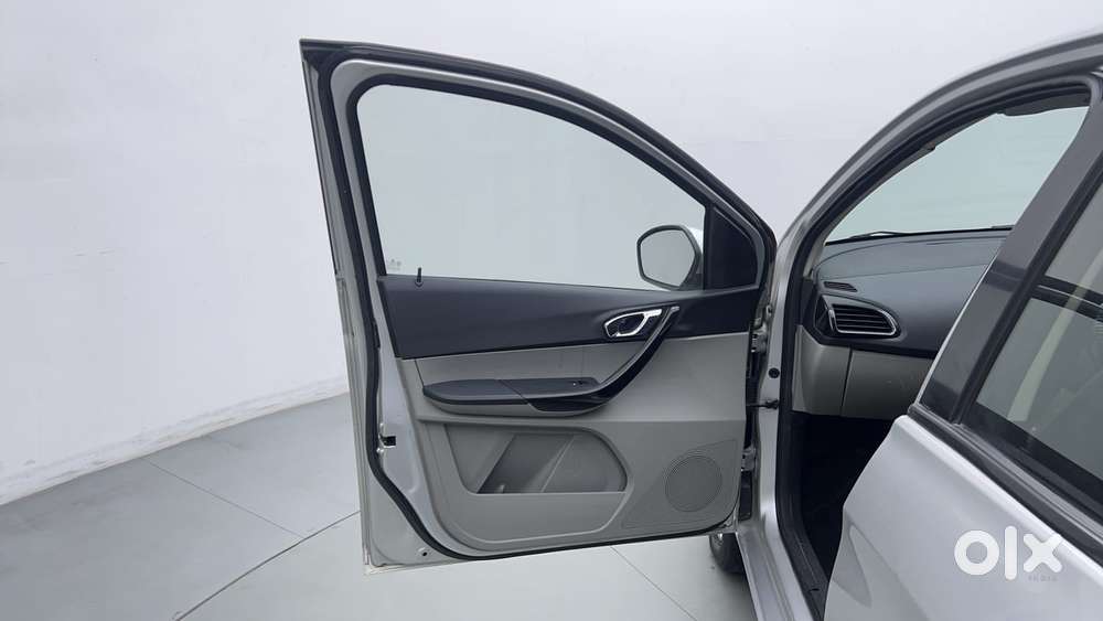 Tata Tiago Xza, 2017, Petrol