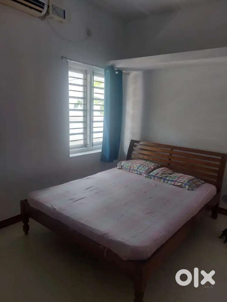 2 BHK Ground Floor SemiFurnished House for Rent Near at Ulloor For