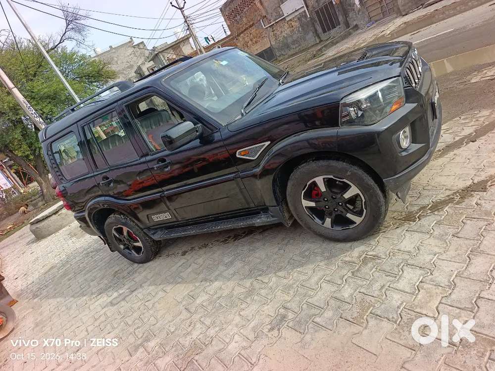 Mahindra Scorpio S6 Plus 2017 Diesel Manual