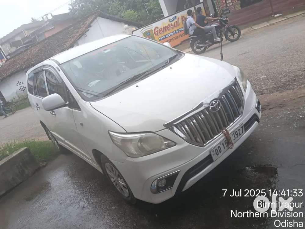 Toyota Innova 2014 Diesel 130000 Km Driven