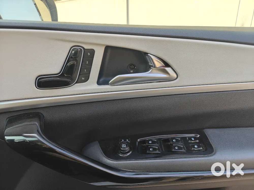Xuv 700 Ax7l Diesel Manual Single Owner