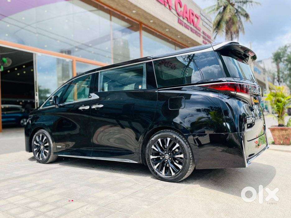 Toyota Vellfire Vip – Executive Lounge, 2025, Petrol