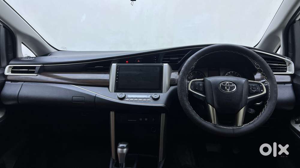 Toyota Innova Crysta 2.8 Zx At 7 Seater, 2016, Diesel