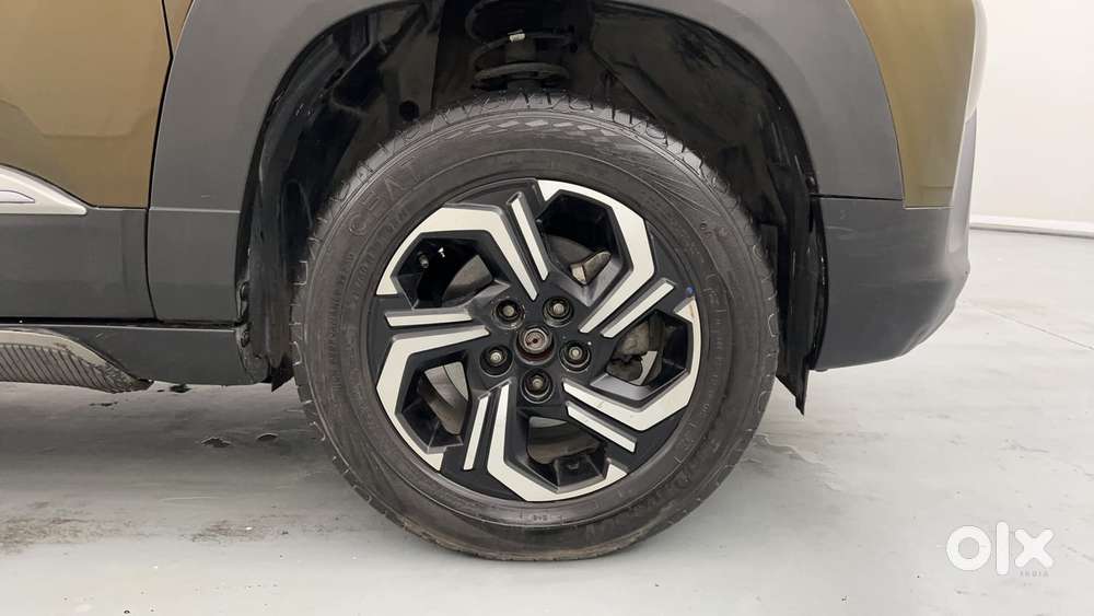 Maruti Suzuki Vitara Brezza 1.5 Zxi Plus Dual Tone, 2022, Petrol