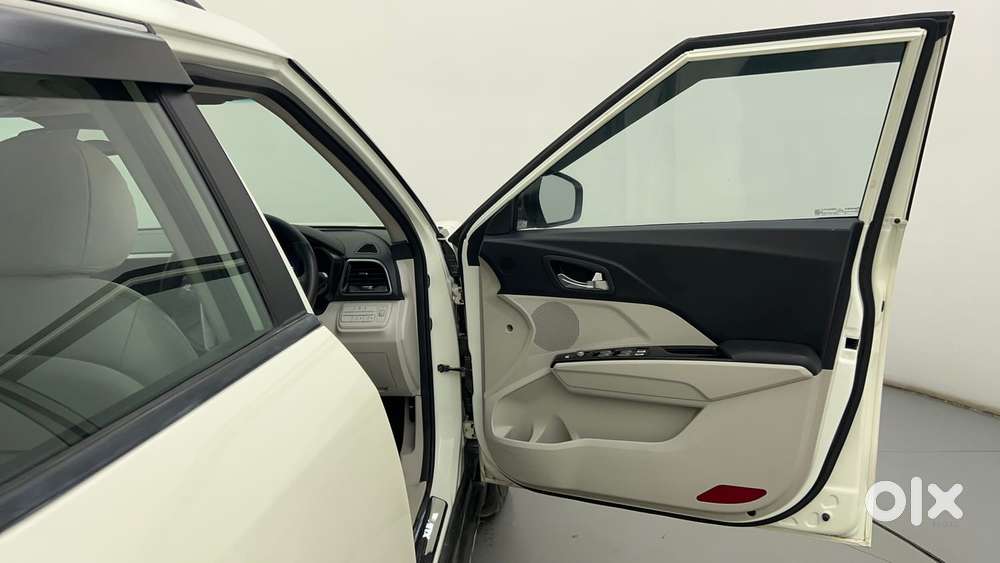 Mahindra Xuv300 W8 (o) 1.5 Diesel Amt, 2023, Diesel