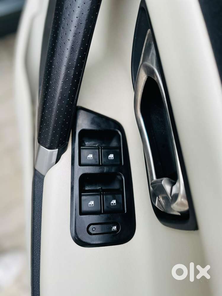 Mahindra Xuv700 2.2 Ax 7 Diesel At Str Awd, 2022, Diesel