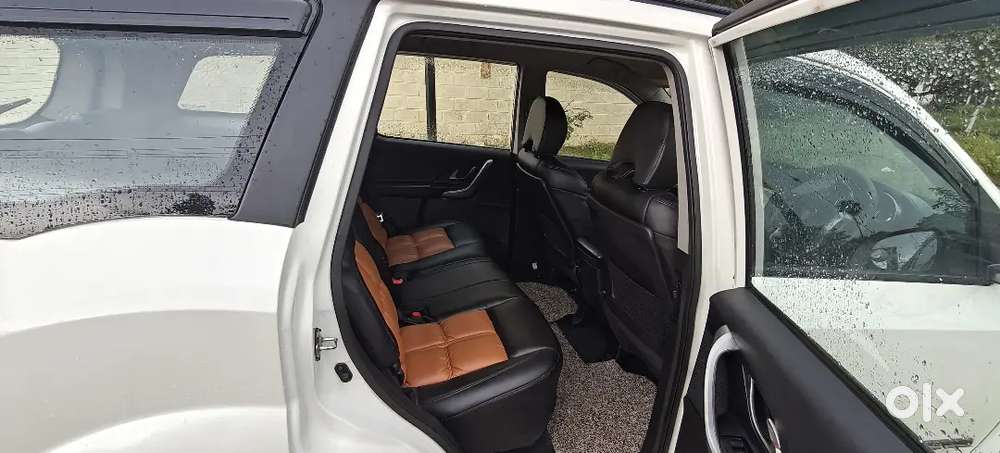 Mahindra Xuv500 W7