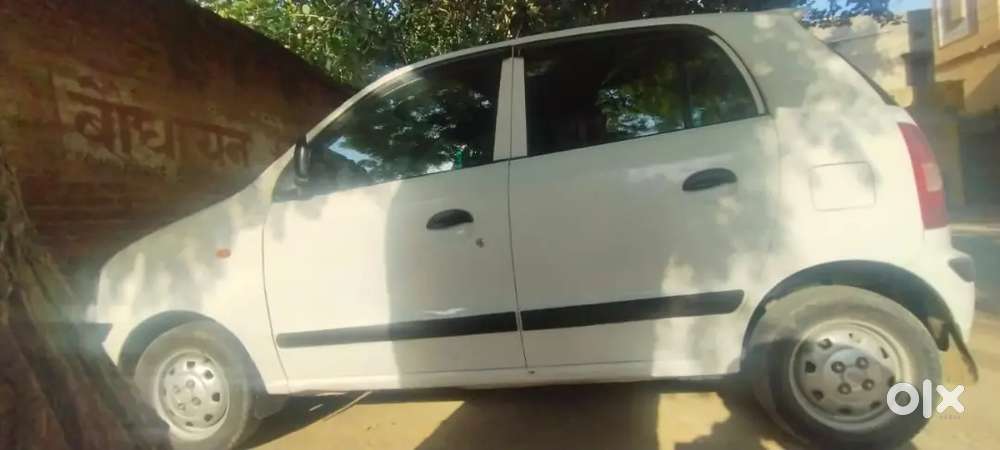 Hyundai Santro (white)