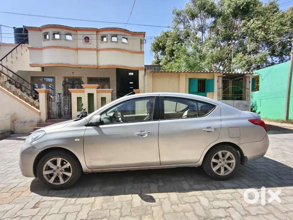 Nissan Sunny 2012