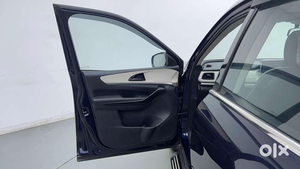 Mahindra Xuv700 2.2 Ax 5 Diesel At 7 Str, 2022, Diesel