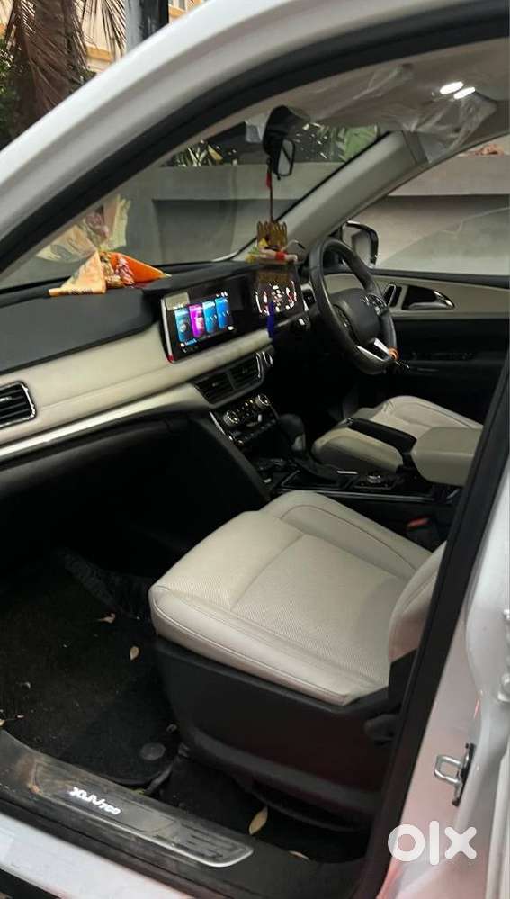Mahindra Xuv700 2.2 Ax 7 Diesel At Str, 2025, Diesel