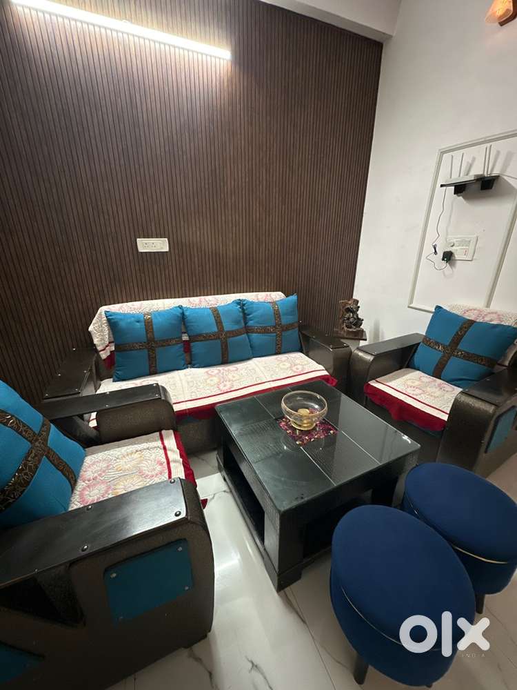 5 seater sofa with table