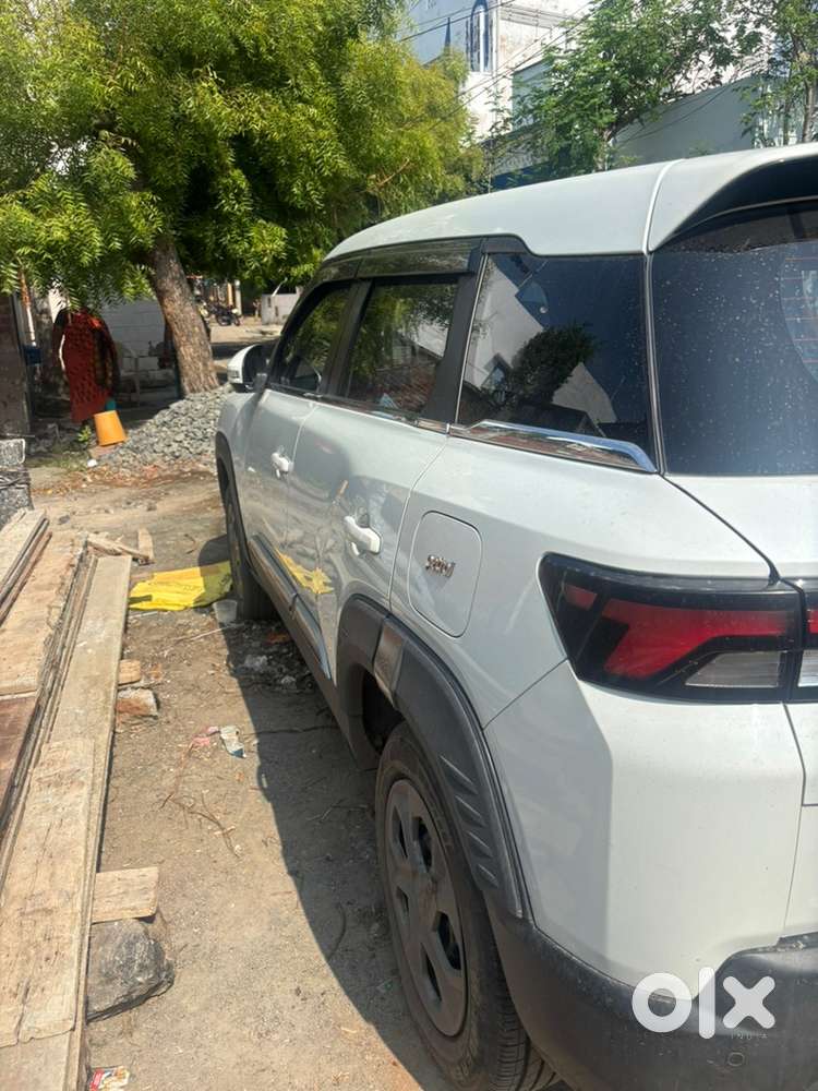Maruti Suzuki Brezza Vxi 2025