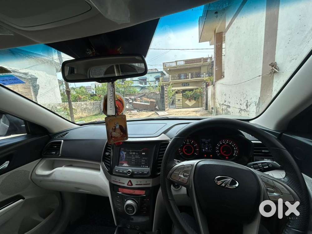 Mahindra Xuv300 Turbosport Petrol Well Maintained