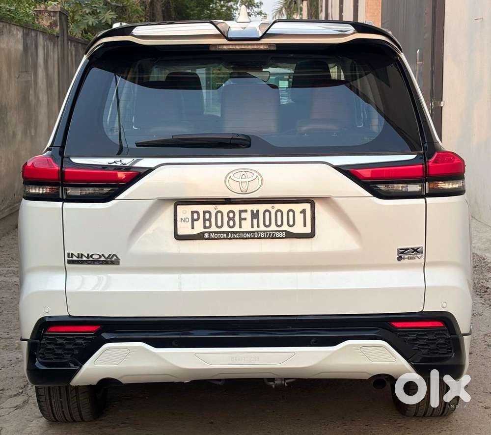 Toyota Innova Hycross, 2025, Petrol