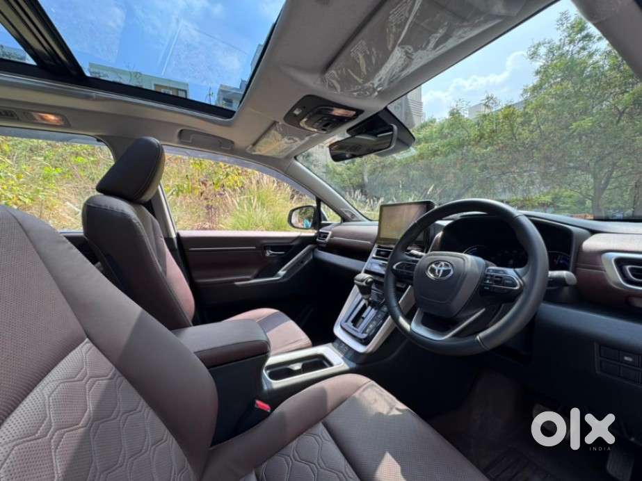 Toyota Innova Hycross 2.0 Zx (o) Hybrid 7 Str, 2023, Petrol