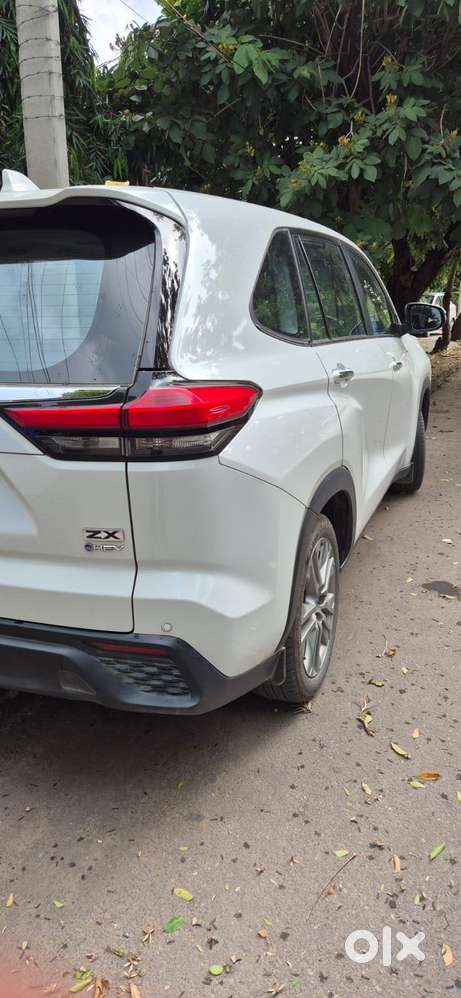 Toyota Innova Hycross 2.0 Zx (o) Hybrid 7 Str, 2025, Cng & Hybrids