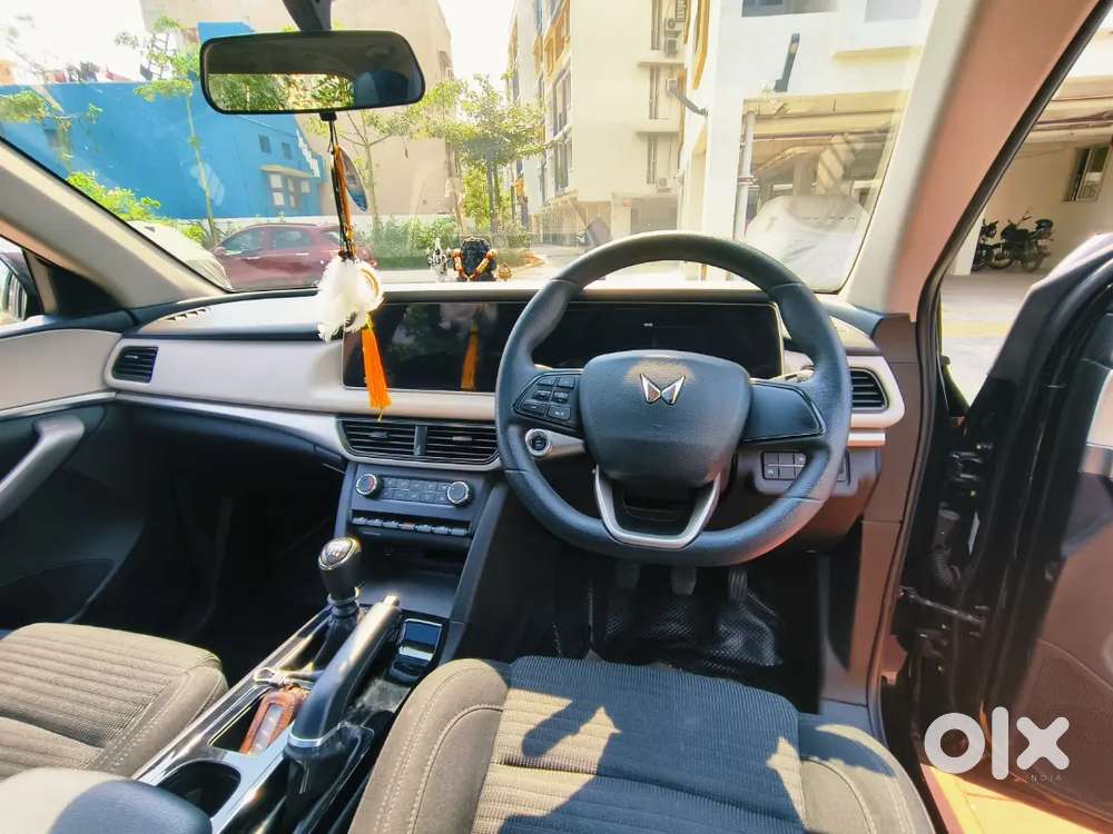 Mahindra Xuv700 2024 Diesel Well Maintained