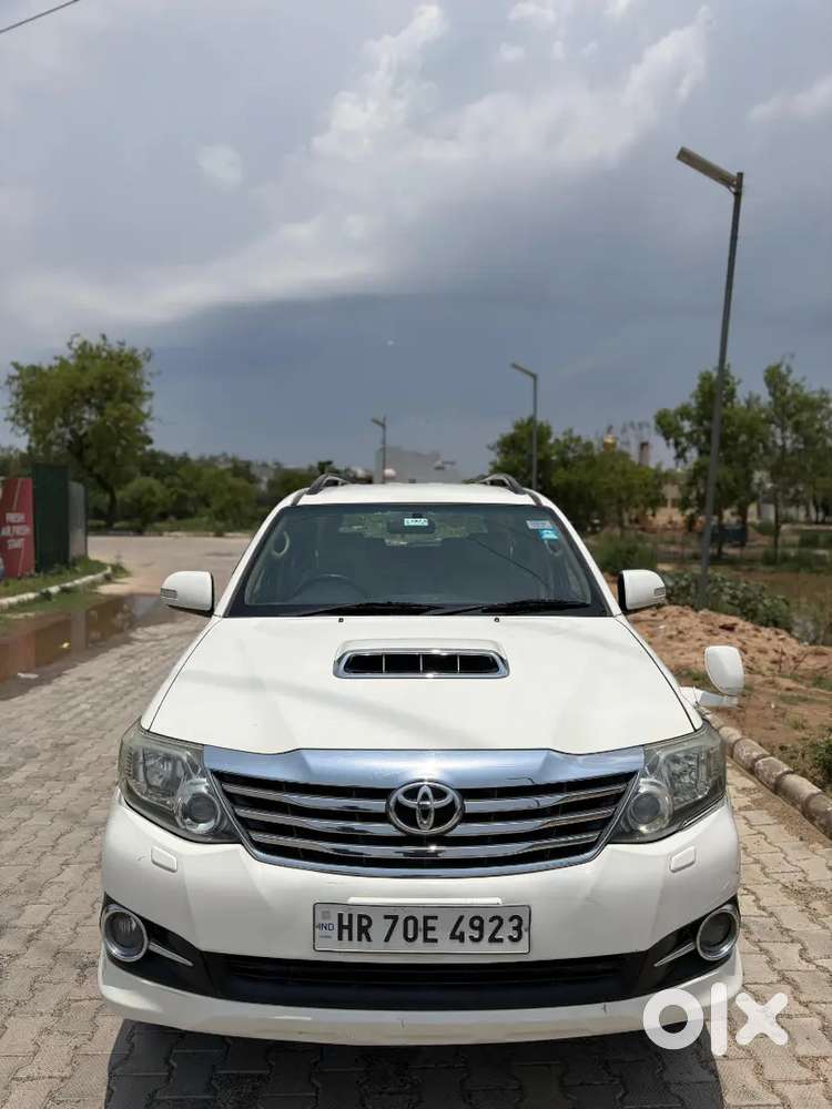 Toyota Fortuner 2015 Diesel 150000 Km Driven