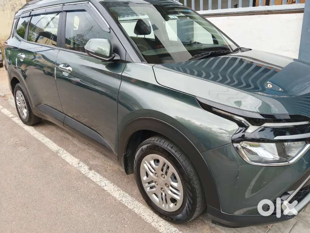 Kia Carens 2025 Petrol Well Maintained