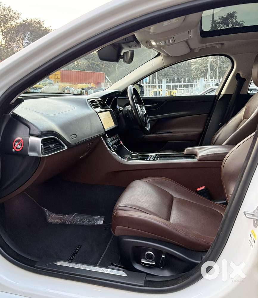 Jaguar Xe Portfolio, 2019, Petrol